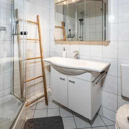 Haus Bergkristall 아파트